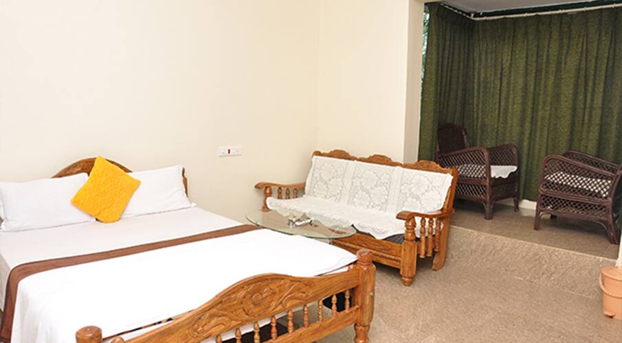 Hotel Giridharshini Campus, Chamarajanagar 3